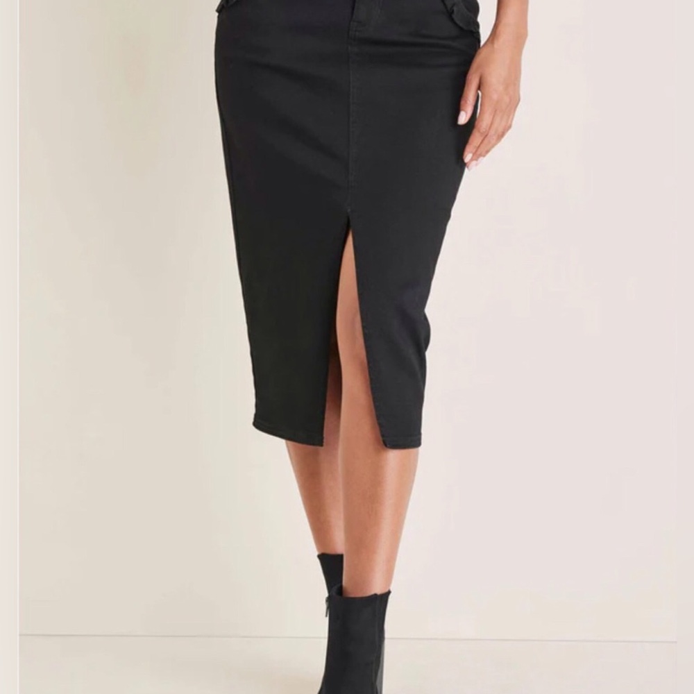 VENUS Black Denim Skirt